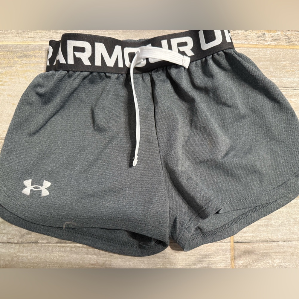 Under Armour youth  xtra small girls grey  Shorts